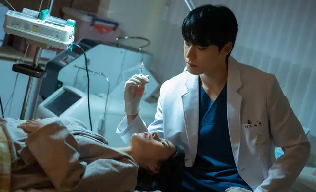 有劇迷笑稱朱如炡是為朴涎鎮注射了「Love Shot」（Netflix資料圖片）