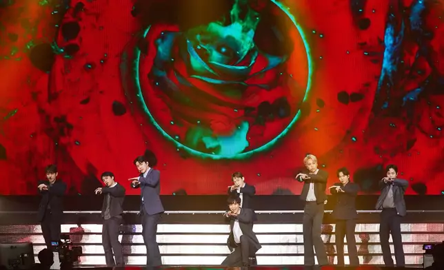 EXO表演一輪勁歌熱舞（網上圖片）