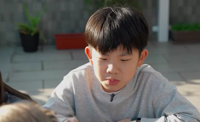 對於啲食物，兩位小朋友有讚又有彈。