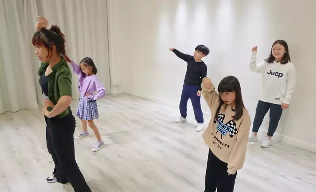 其中一個環節，係三個小朋友一齊學K Pop Dance，但炫志呢方面反而冇乜優勢，到底點解呢？