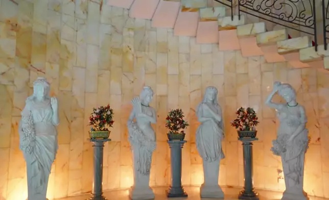 亦有西式嘅神話雕像，間屋靚到好似去咗博物館咁。