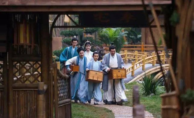 田曦薇以霽川秀女身份入宮，一家出身寒微。