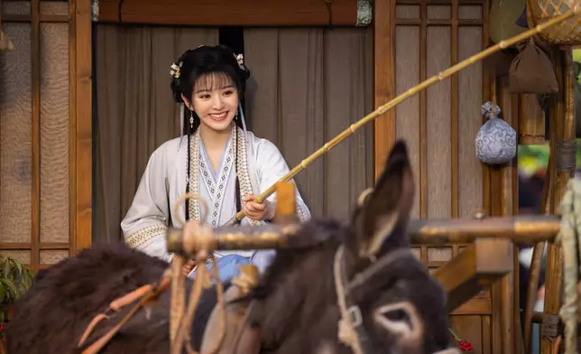 田曦薇甜美無邪的容貌，被網民冠以「初戀女神」稱號。