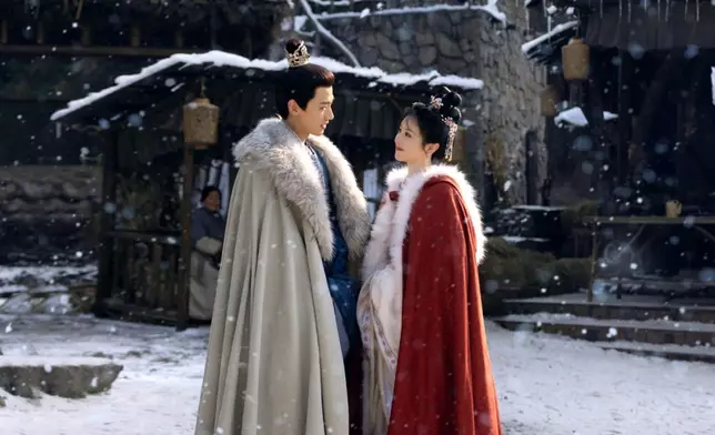 白敬亭跟田曦薇的古裝扮相，非常配襯。