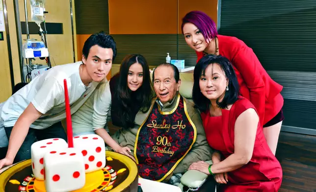 超蓮終於覓得有情人，相信賭王在天之靈也開心安慰。