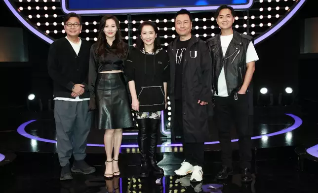 今集嘉賓有鄭子誠（左起）、朱晨麗、龔慈恩、黎耀祥、鄭俊弘。