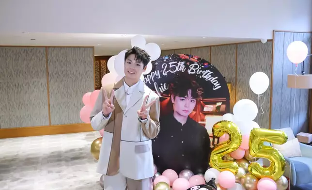 5月15號是冼靖峰 (Archie) 25歲生日