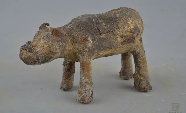 宋鐵牛。長11cm、高6.3cm。(南京博物館藏)