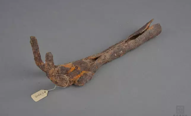宋三齒鐵耙。長25.6cm。(南京博物館藏)