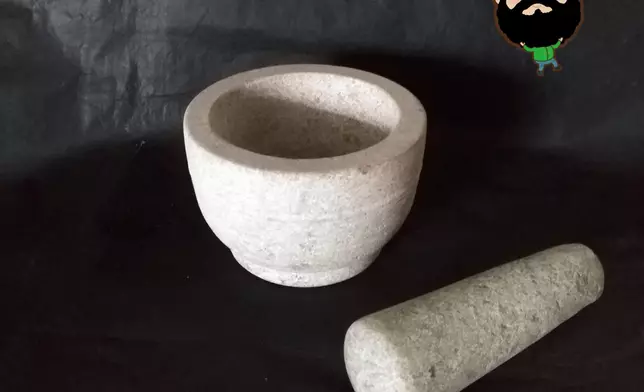 杵臼可將固體物質研磨成較細的粉末，常用於食物調理。(網上圖片)