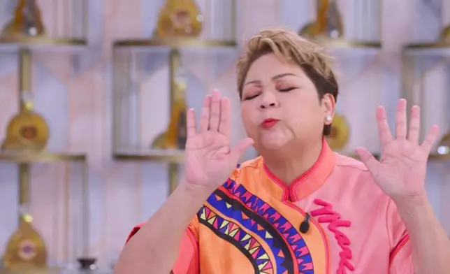 肥媽講番起第一次買樓仲係好開心，仲重演當年細仔啜牆畫面。