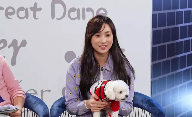 Yumi帶同愛犬Cha Cha亮相節目。