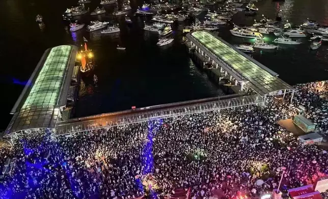 周末逾2萬人聚集中環海濱支持周杰倫演唱會。