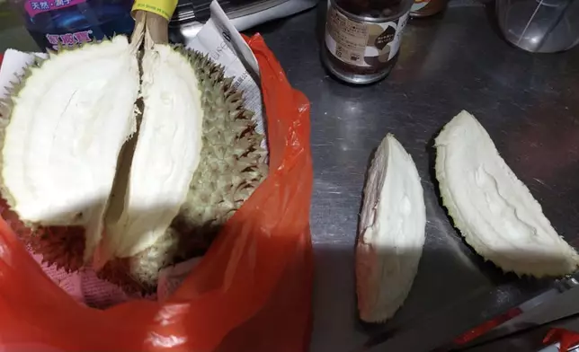 有網民同樣中伏，買到無肉榴槤。