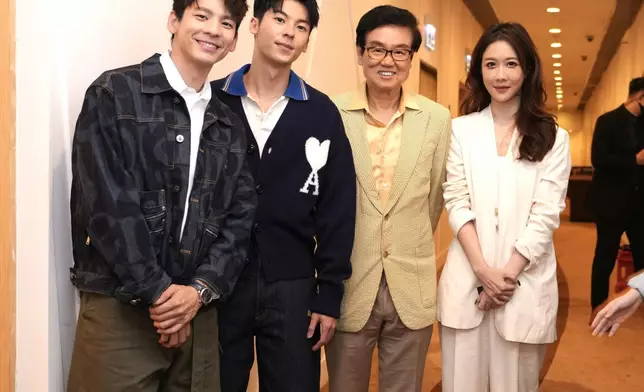 其中一場謝票場更意外遇上同場有另一活動的嘉賓黃百鳴