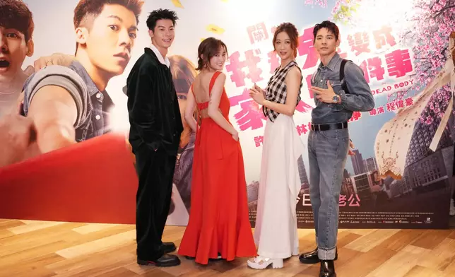 大家大合照時一起用上戲中的手鎗手勢拍「嘭嘭」片