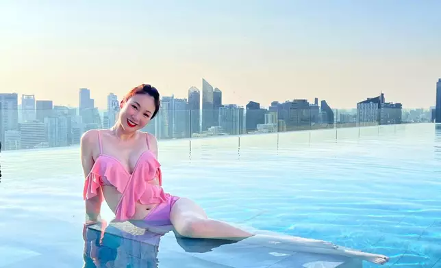 夏日炎炎，兩位來到泰國曼谷，不忘以泳裝上陣展示美好身材，讓粉絲艷羨。