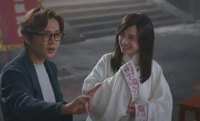 張振朗同龔嘉欣譜人鬼情未了。