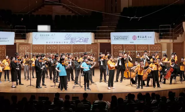中銀香港資助香港弦樂團舉行「弦繫26載」音樂會，並特别邀請了參與特區政府共創明Teen計劃的基層學員到場觀賞，一同慶祝回歸26週年。