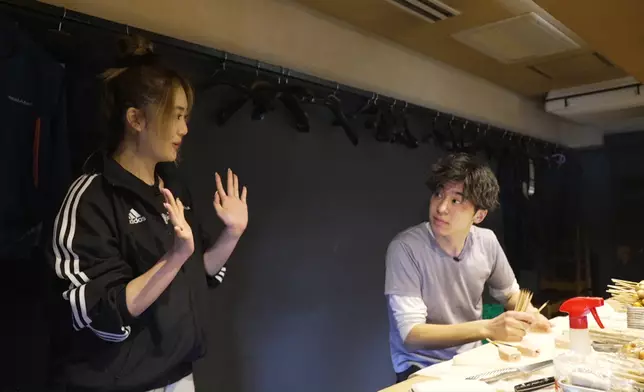 燒鳥串燒店有個「瘦版曾比特」，笑起上嚟有少少似陳柏霖，呢位可愛店員喺店入面嘅「話題擔當」。