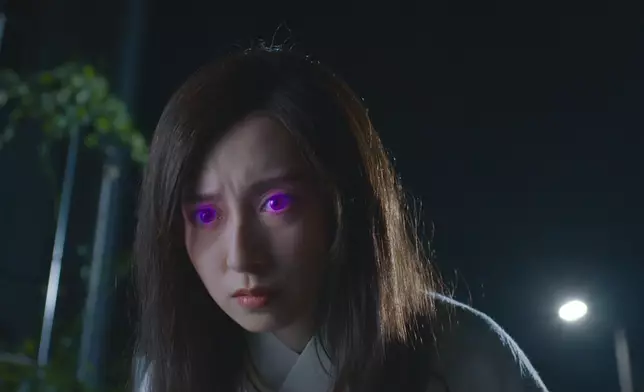 嘉欣今次演非一般女鬼，性格善良、可愛又賢惠之餘，仲識少少Magic添，到底係咩Magic？睇劇集咪知咯。