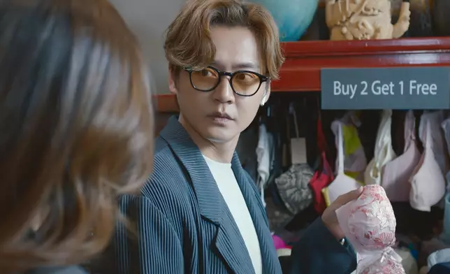 所以搞到一駿時而尷尬。