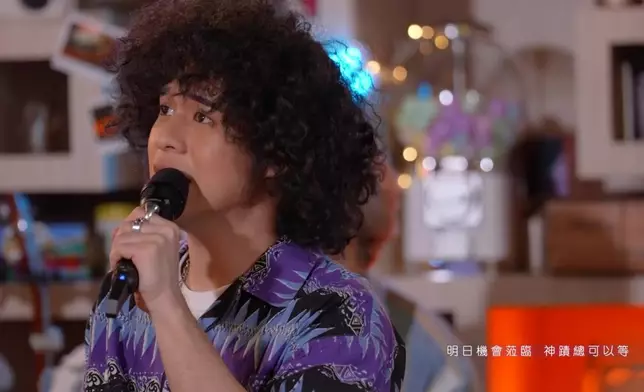 Mike與三人合唱《我不是邱比特》。