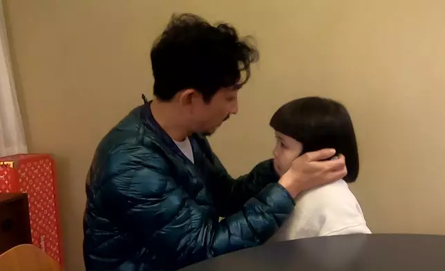 仲要走去同爹哋撒嬌添。