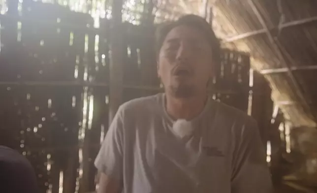 洪永城反應仲直接，就係不停嘔。
