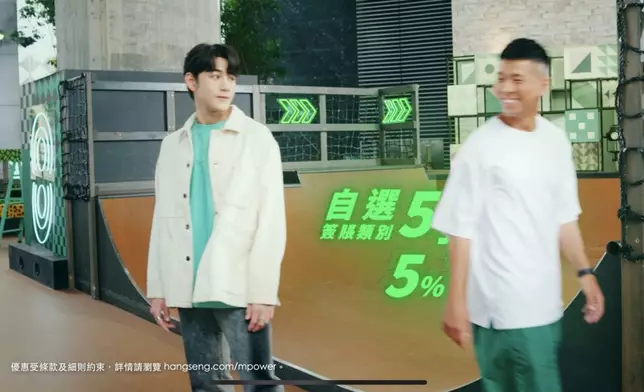 孖滑板界一哥陸俊彥合作拍廣告。