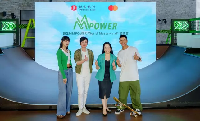 左起：郭東彩、恒生銀行代表李樺倫 、Mastercard代表陳一芳、香港滑板運動員陸俊彥