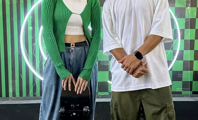 郭東彩與香港滑板運動員陸俊彥