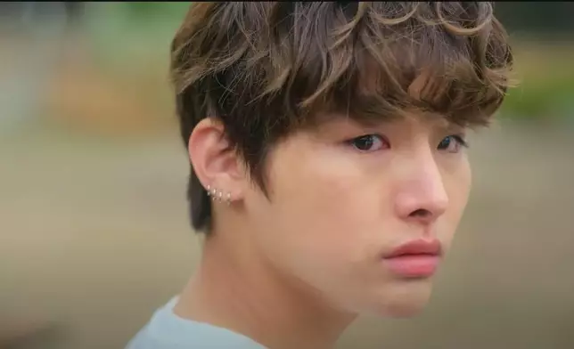 LEX得知HYUNSIK會離世後大感悲傷（影片截圖）