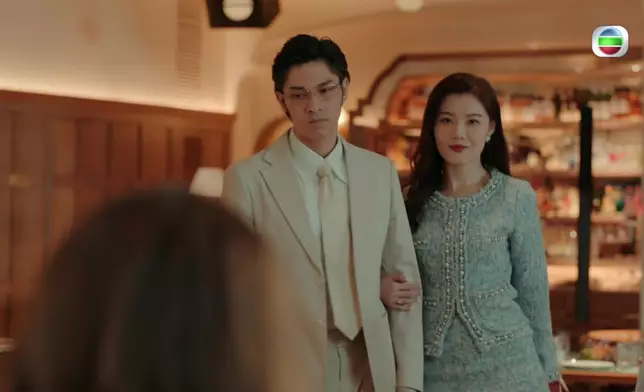 Karen以勝利者姿態出現。