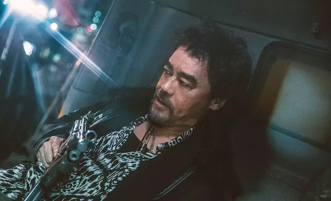 劉青雲飾演毒梟康素差。