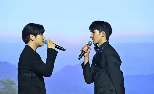 Earth與Mix重新演繹經典劇集橋段。