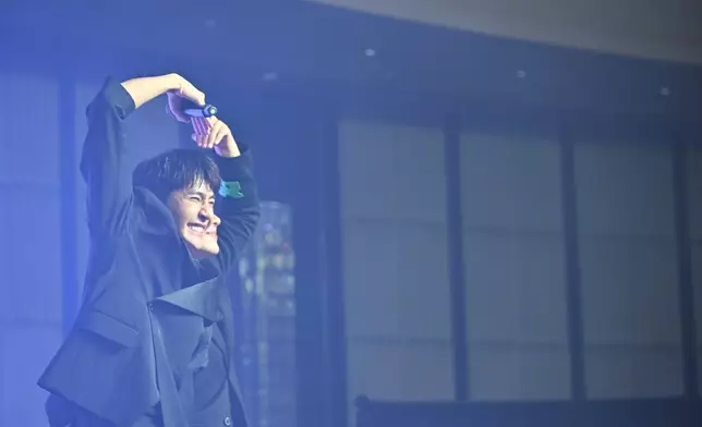 在活動上不停向粉絲狂派心心，感謝大家的支持！