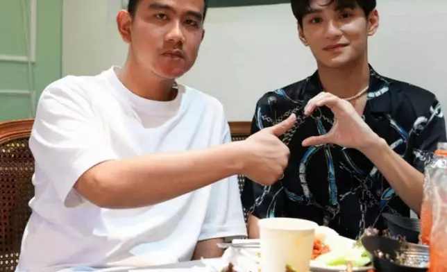 來自印尼的ZAYYAN（右）與印尼總統長子見面與食飯，兩人言談甚歡。