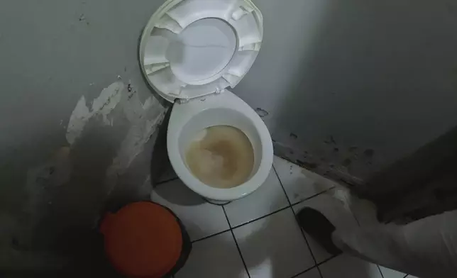 船內衛生環境頗差，Nicole驚到要瞌埋眼上洗手間。