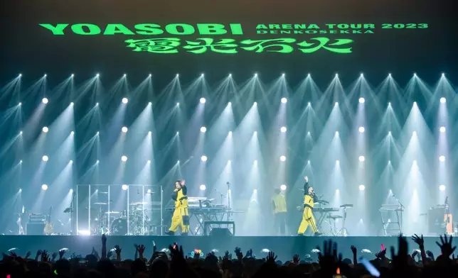 YOASOBI正在進行日本巡回演出。
