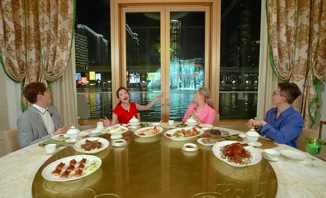 第一日重頭戲，就係去到米芝蓮一星評級中餐廳食嘢，外面有大型音樂噴泉睇。