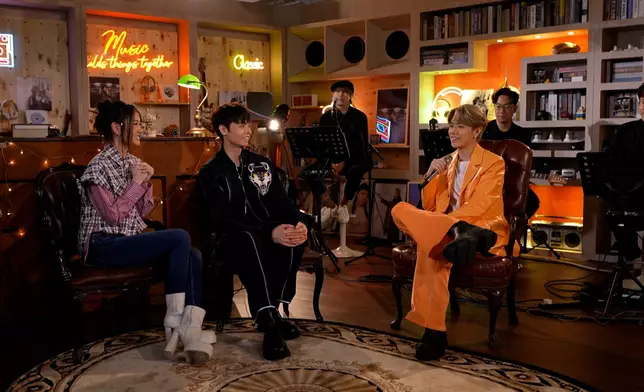 留意番Sherman個動作幾咁似迷妹。