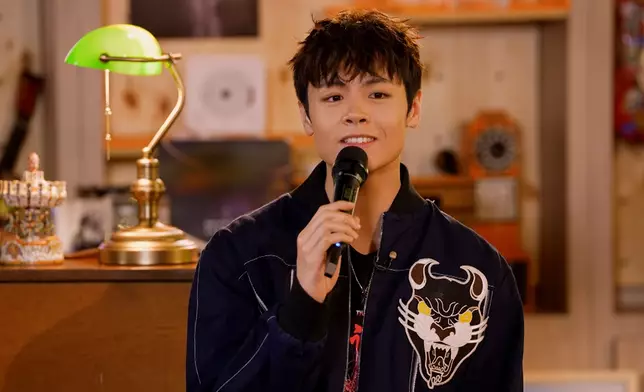 Archie獻唱了當年《聲夢傳奇》的其中一首比賽歌曲《櫻花樹下》。