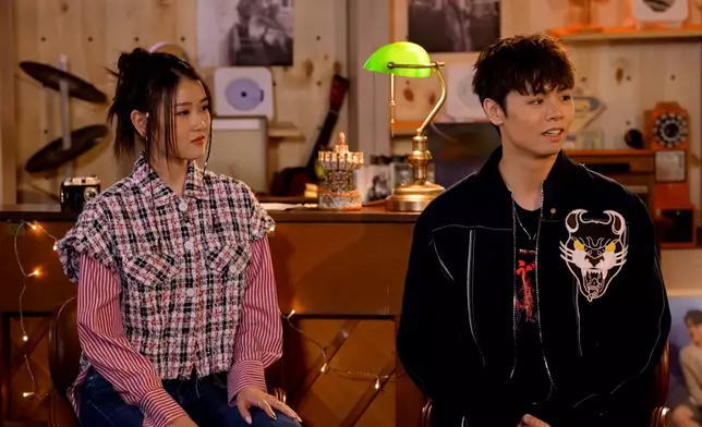 軒仔嘅分享，聽到兩位主持如癡如醉。