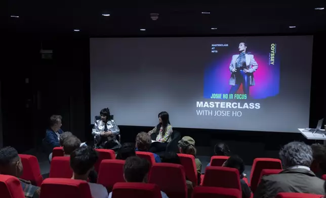 令主持人深感認同，大讚這是大文豪莎士比亞以及不少文學的命題。