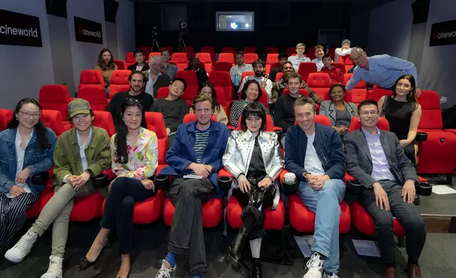 由高級講師兼著名文化學者Guy Meyer及該校課程總監Mark Readman博士親自接待