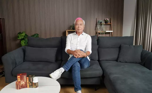 跟年輕自己36載的女友相處，李龍基指潛意識不自覺地迎合對方，因此在處事及說話模式都變得年青。