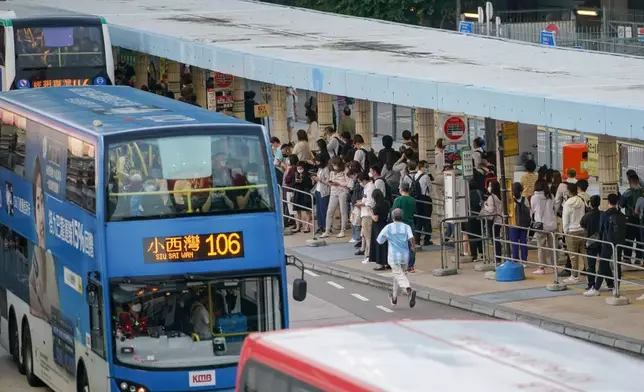 九巴推暑假小童免費乘車日，3至11歲小童一連13個星期日及公眾假可免費搭九巴及龍運巴士。資料圖片