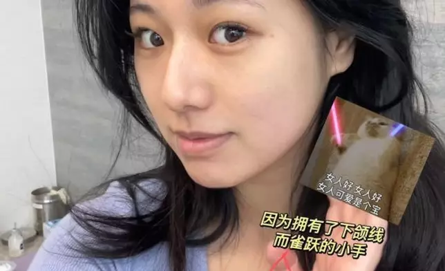 Nichole素顏面色泛黃，但五官尚算精緻。