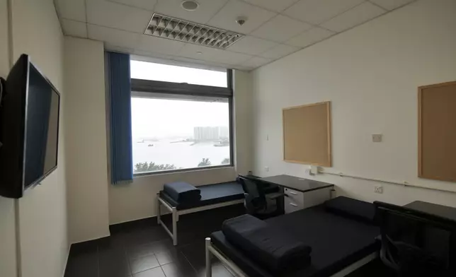 參觀學員宿舍設備。